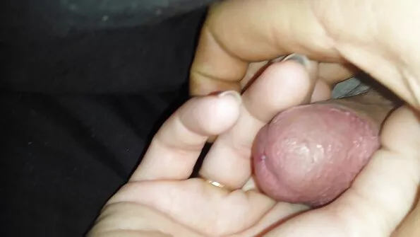 Akiniuotoji MILF meistriškai atlieka blowjob.