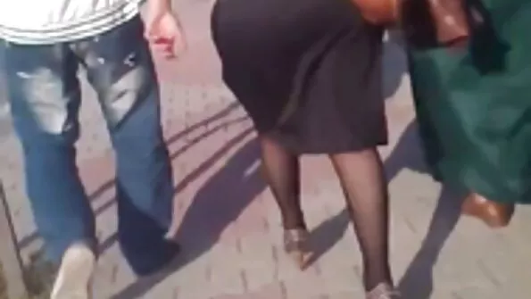 Tarprasinio sekso gerbėja Gia Derze pakvietė negrą dulkintis.