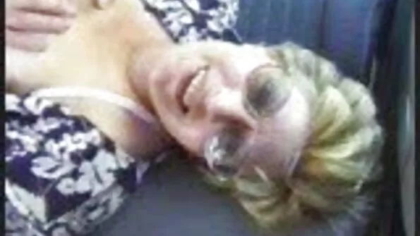 Rytinis pliaukštelėjimas atostogų metu su pornografine žvaigžde Kenzie Reeves.