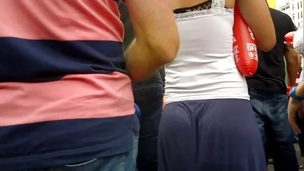 Skirtingos lyties vaikinas su 19-mete pirmakurse Andželika gyvai.