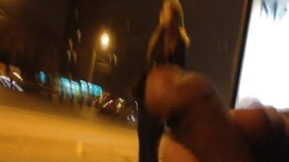 Karšto sekso vaikinas su krūtine Jenna ir juodu Desiree trejetuku garinėje.