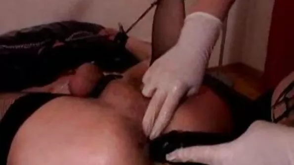 Charlesas, nukentėjęs nuo apiplėšimo, išdulkino du krūtis turinčius banditus.