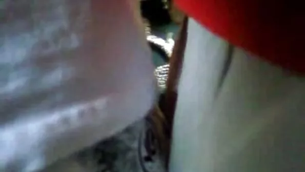 Vulgari mergina Anya Olsen suviliojo vaikiną kojinėmis ir apatiniu trikotažu.