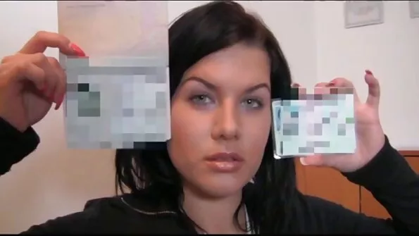 Tvirta mergina įkliuvo už seksą.