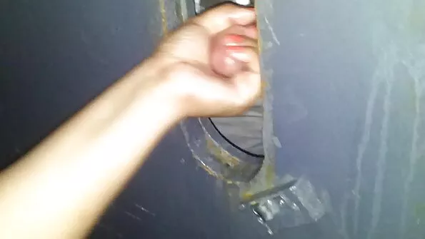 Jam patinka grakščiai įleisti narį į savo skylutes.