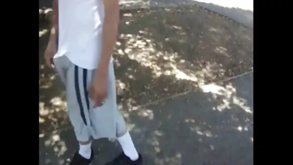 Aistringas blowjob iš karštos brunetės.