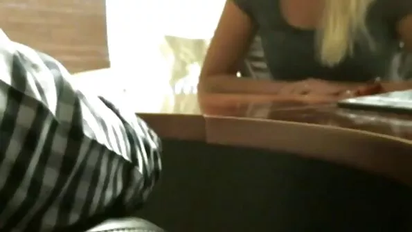 Blowjob iš subrendusios tetos.