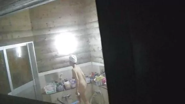 Laukiškai trenkia miela proshmandovka miegamajame ir pripildo jos pūlingą spermos.