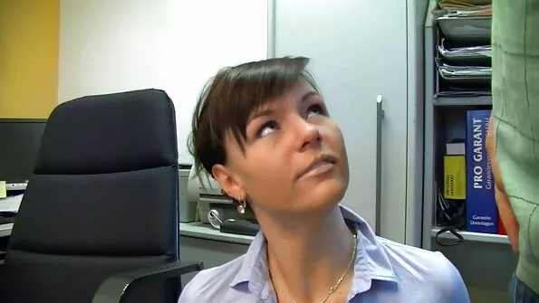 Armijos seserys - žiūrėkite porno filmą su vertimu į rusų kalbą internete.