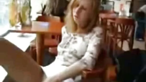 Azijos apskretėlė nuolat išduoda savo brandų vyrą.