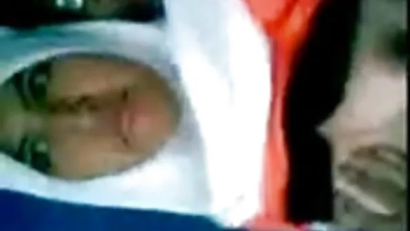Brolis pabudo ir užtempė seserį ant didžiulio penio.