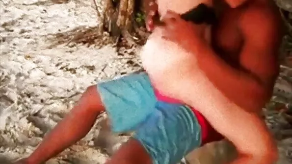 Kraujomaiša su broliu yra vienintelis gyvenimo džiaugsmas seseriai.