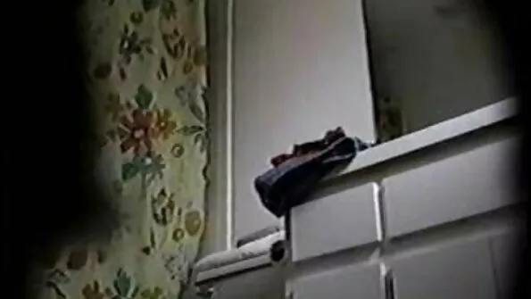 Motina sumokėjo už sūnų.