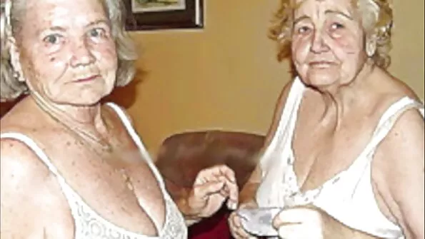 Busty vietnamietį grubiai išprievartauja amerikiečių kareivis Jamesas Deanas.