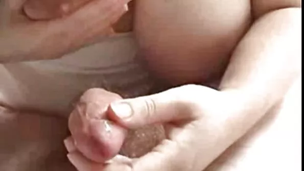 Beprotiškai stora moteris pakvietė vaikiną įeiti į namus.