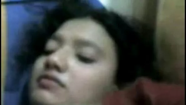 Emo mergina pakliuvo.