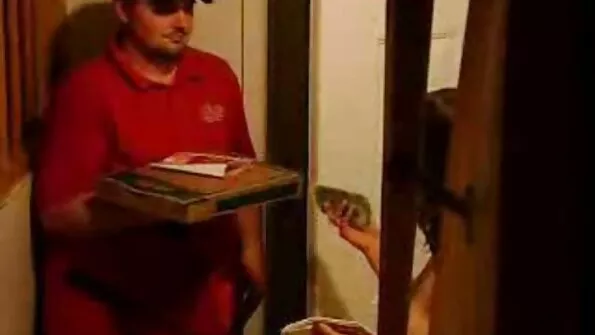 Trys gaidžiai užpakalyje.