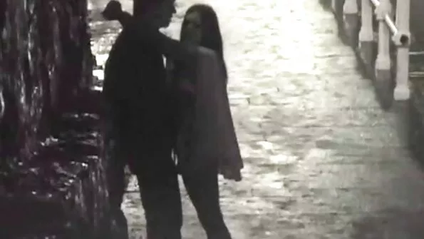 Juodas stud tarprasinis dulkintis su žema mergina Valentina Nappi.