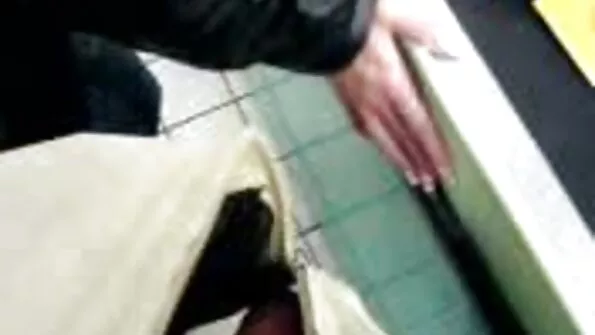 Lieknas treneris sutiko pasimylėti garinėje.