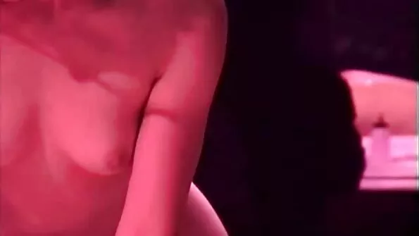 Katrina Jade tenkina nešvarius šeimininko troškimus.