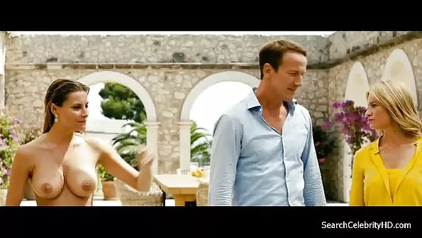 Patėvis pabudo ir prisijungė prie patėvio ir dėdės dulkinimosi.