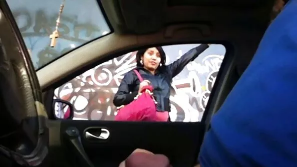Siaučiantis sekso bičiulis su Emma Hicks per Havajų atostogas.